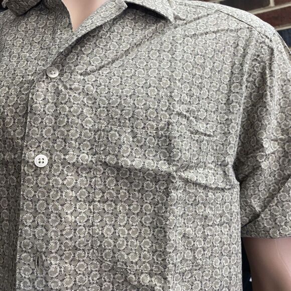 Dockers Exact Men’s TShirt Green Floral Short Sleeve Button Front Pocket Size L - Picture 9 of 10